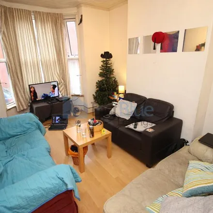 Rent this 6 bed townhouse on Thornville Court in Back Beamsley Mount, Leeds