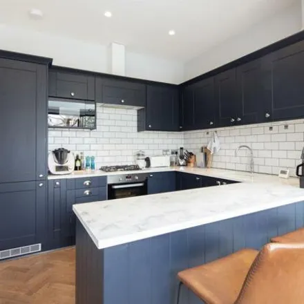 Image 9 - 19 Dagmar Road, Denmark Hill, London, SE5 8PF, United Kingdom - Apartment for sale