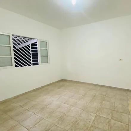 Rent this 2 bed house on Alameda São Caetano in Santa Maria, São Caetano do Sul - SP