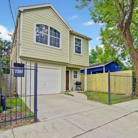 Rent this 3 bed house on 7239 Avenue K in Houston, TX 77011