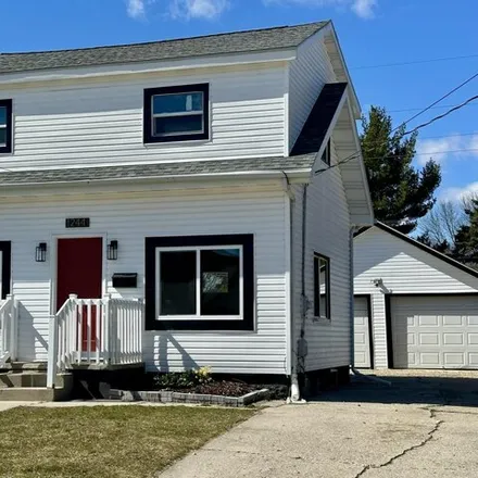 Buy this 3 bed house on 1242 Arlington Avenue in Manitowoc, WI 54220