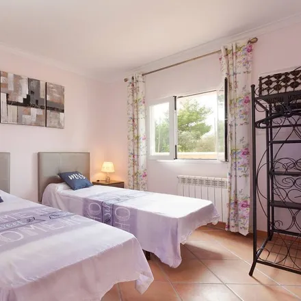 Rent this 5 bed house on carretera vella de Llucmajor in 07210 Algaida, Spain