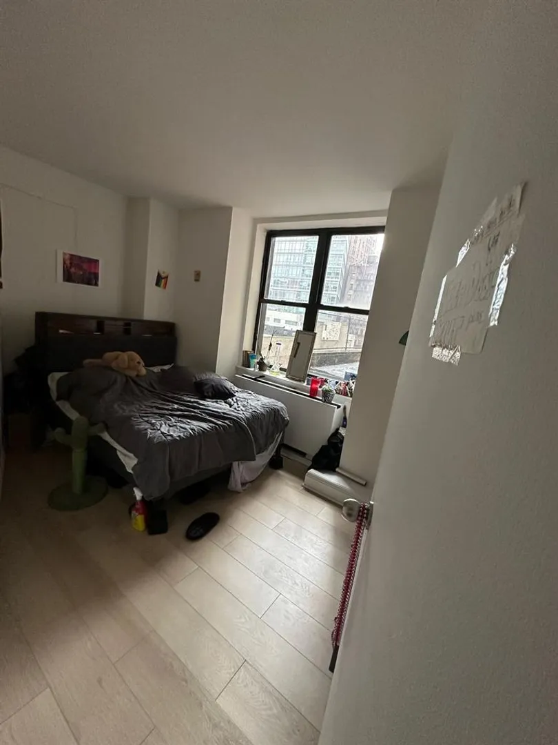 150 West 25th Street, New York, NY 10001, USA | Room for rent