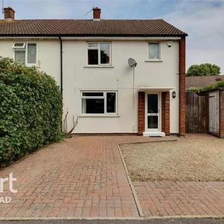 Rent this 3 bed house on Gwent Close in Maidenhead, SL6 3DJ
