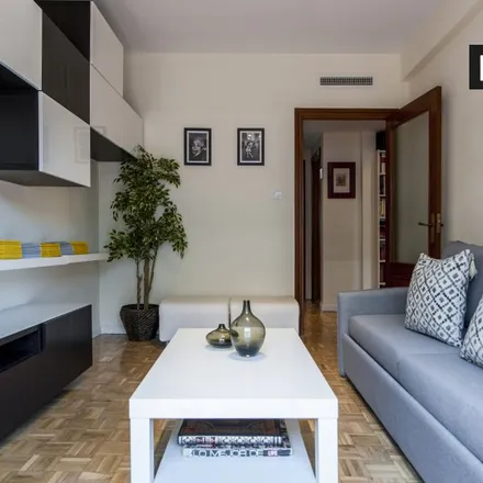 Image 2 - Calle Bremen, 5, 28028 Madrid, Spain - Apartment for rent