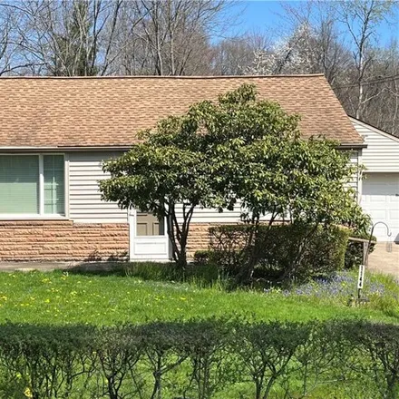 Buy this 3 bed house on 1182 Smithsonian Avenue in Liberty Township, OH 44505