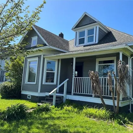 Buy this 3 bed house on 127 North Lincoln Street in Aberdeen, WA 98520