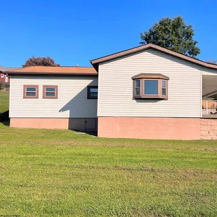 Buy this 3 bed house on 513 West Wilford Street in West Grafton, Grafton