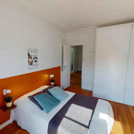 Rent this 3 bed room on 34 Avenue de Suffren in 75015 Paris, France