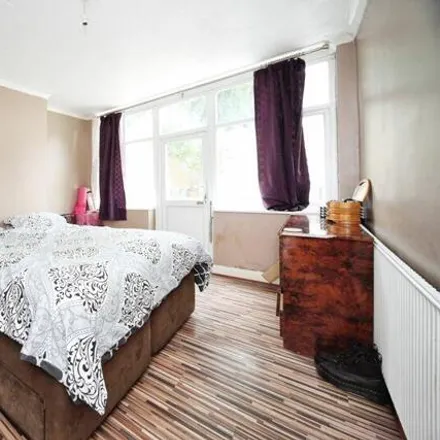 Image 4 - Farley Hill, Luton, LU1 5EE, United Kingdom - House for sale