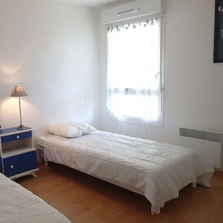 Rent this 1 bed apartment on 56410 Étel