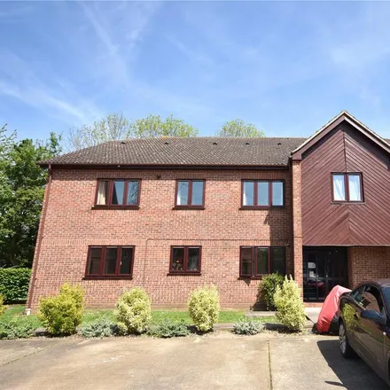 Rent this 2 bed apartment on Dormer Close in Aylesbury, HP21 8UZ