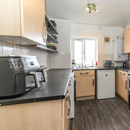 Image 2 - Palm Close, Urmston, M33 5LE, United Kingdom - Apartment for rent