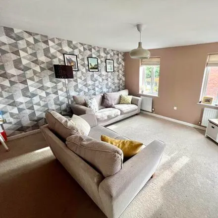 Buy this 3 bed townhouse on Ferney Hills Close in Great Barr, B43 7DP