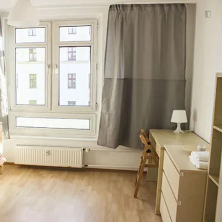 Rent this 4 bed room on Quarters in Stromstraße, 10551 Berlin