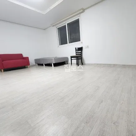 Rent this studio apartment on 서울특별시 서초구 서초동 1349-18