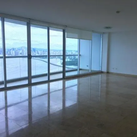 Buy this 3 bed apartment on Romain Sport Center in Avenida de la Rotonda, Parque Lefevre