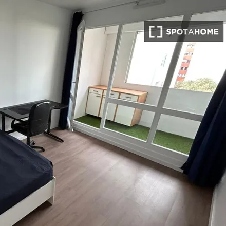 Rent this 5 bed room on 2 Rue Édouard Tremblay in 94400 Vitry-sur-Seine, France