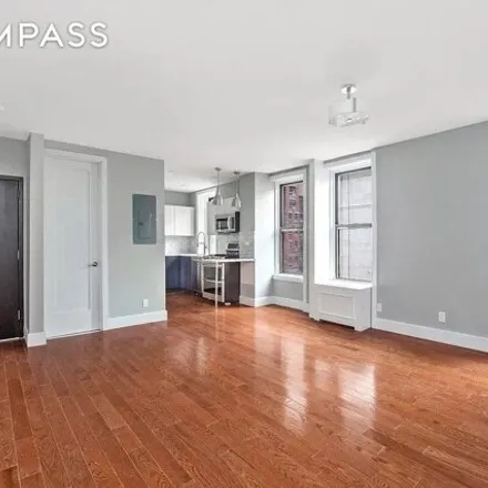 Image 2 - 201 West 80th Street, New York, NY 10024, USA - House for rent
