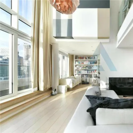 Image 2 - Baltimore Wharf, Oakland Quay, Millwall, London, E14 9EA, United Kingdom - House for sale