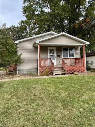 Buy this 3 bed house on 938 Arch Street in Salem, OH 44460