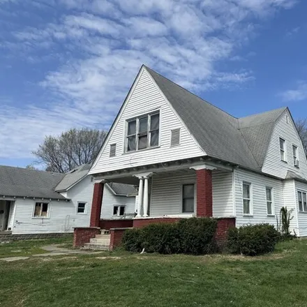 Image 2 - 2245 Liberty Avenue, Terre Haute, IN 47807, USA - House for sale