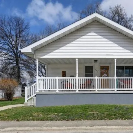 Buy this 3 bed house on 519 East Esther Street in Taylorville, IL 62568