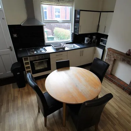 Rent this 4 bed townhouse on Bentley Mount in Leeds, LS6 4AT