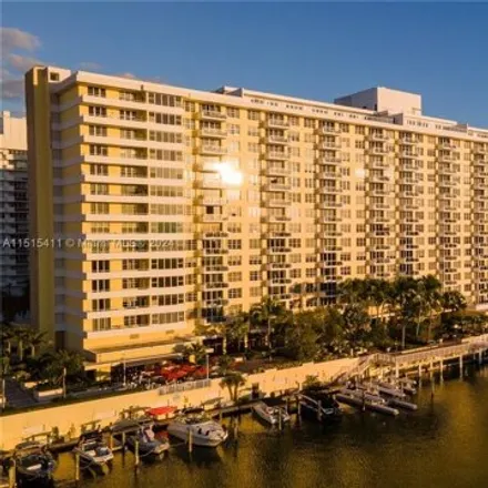 Image 5 - 5500 Block, Miami Beach, FL 33140, USA - Condo for rent