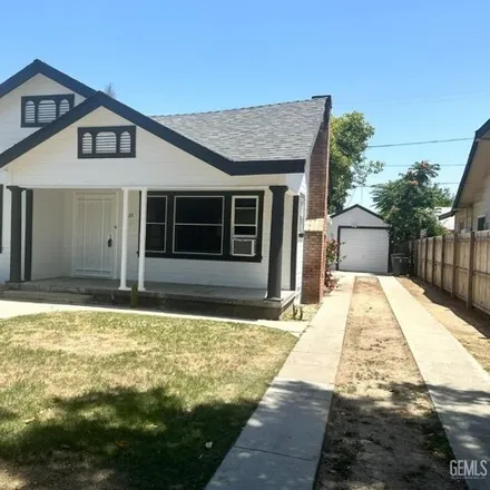 Buy this 2 bed house on 562 F Street in Bakersfield, CA 93304