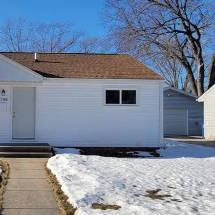 Buy this 4 bed house on 950 Victory Boulevard in Green Bay, WI 54304