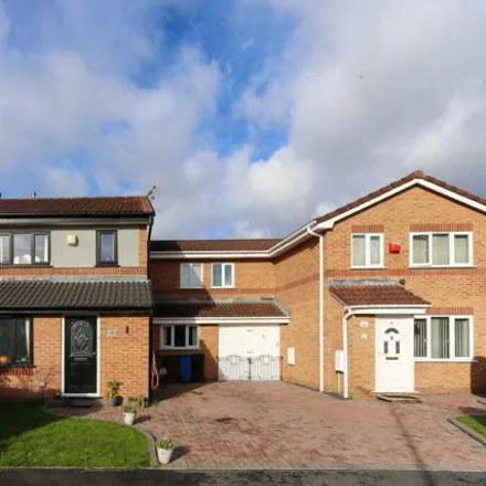 Buy this 4 bed duplex on Daisy Mews in Bramhall, SK3 8QE