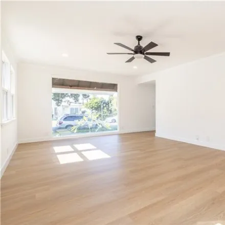 Image 7 - 3532 12th Avenue, Los Angeles, CA 90018, USA - House for sale