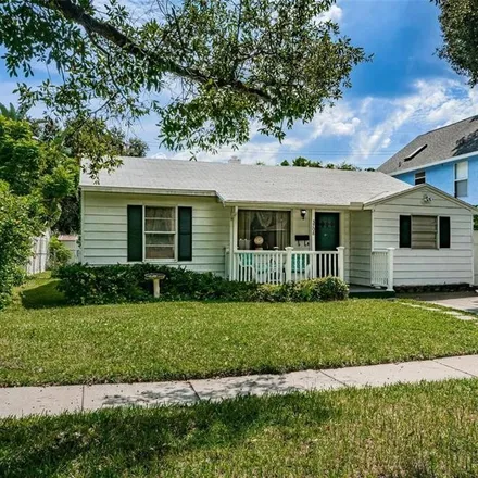 Buy this 3 bed house on 3621 West Tacon Street in Tampa, FL 33608