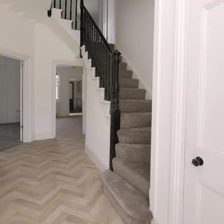 Rent this 6 bed apartment on 25 Borthwick Road in London, E15 1UD