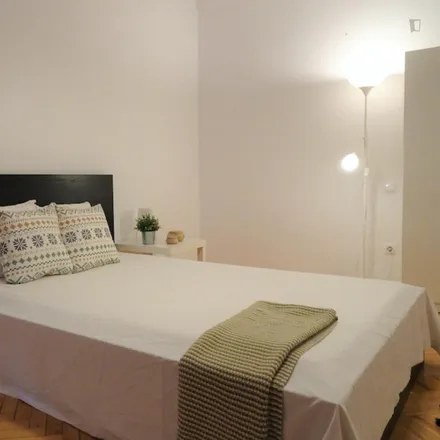 Rent this 6 bed room on Madrid in Calle de Miguel Ángel, 4