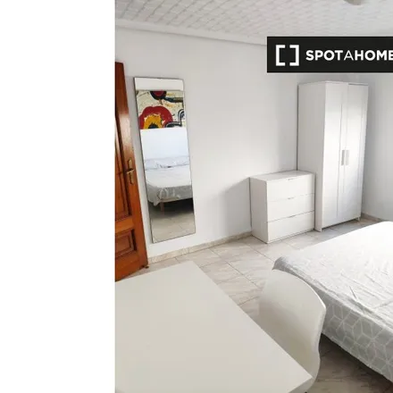 Image 4 - Carrer de Moraira, 13, 46024 Valencia, Spain - Room for rent