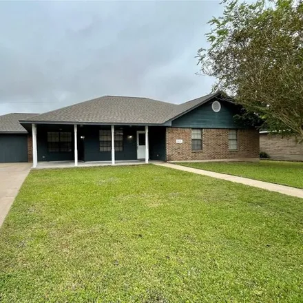 Rent this 4 bed house on 809 Manor Dr in Angleton, Texas