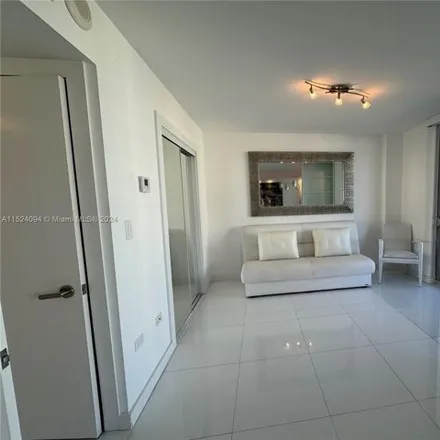 Image 2 - 5555 Collins Avenue, Miami Beach, FL 33140, USA - Condo for rent