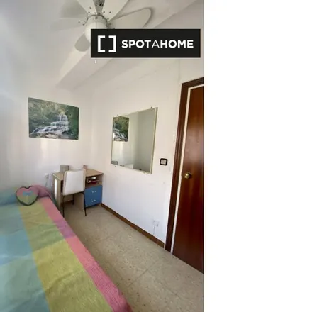 Rent this 3 bed room on Av Tomás Giménez - Pubilla Cases in Avinguda de Tomás Giménez, 08906 l'Hospitalet de Llobregat