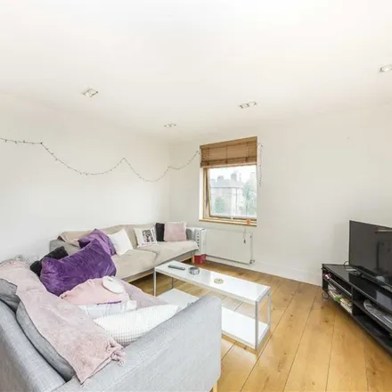 Rent this 2 bed apartment on The University College Of Osteopathy Clinic in 98 - 118 Southwark Bridge Road, London