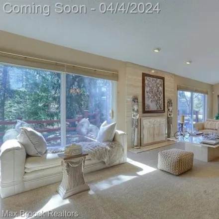 Image 5 - 3581 Wabeek Lake Drive West, Bloomfield Township, MI 48302, USA - Condo for sale