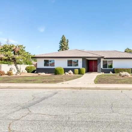 Buy this 3 bed house on 7708 Pembroke Avenue in Bakersfield, CA 93308