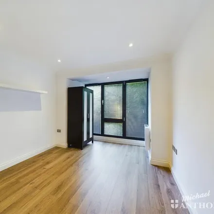 Image 5 - Rickford's Hill, Aylesbury, HP20 2GQ, United Kingdom - Apartment for rent