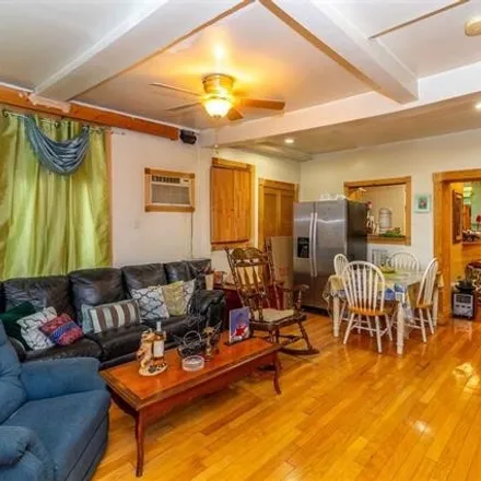 Image 7 - Summit Avenue at Bowers Street, Summit Avenue, Jersey City, NJ 07087, USA - House for sale