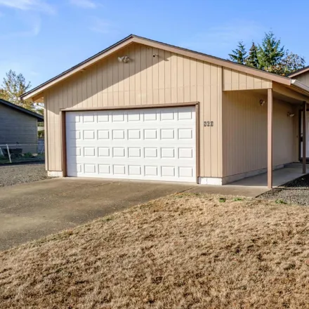 Buy this 3 bed house on 860 South 15th Street in Lebanon, OR 97355
