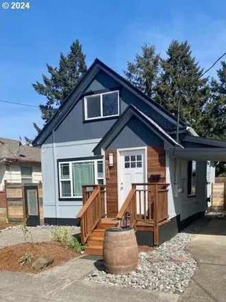 Image 2 - 930 NE 74th Ave, Portland, Oregon, 97213 - House for sale