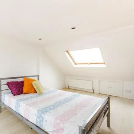 Image 7 - 11 Merton Hall Road, London, SW19 3PP, United Kingdom - House for rent