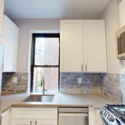 Rent this 3 bed apartment on 145 East 74th Street in New York, NY 10021