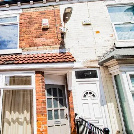 Rent this 2 bed townhouse on 4 Fairmount Avenue in Hull, HU3 6RT